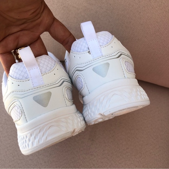 SKECHERS Women's GOrun Consistent White Leather Mesh Ultralight Running Shoes 9 - Picture 10 of 16